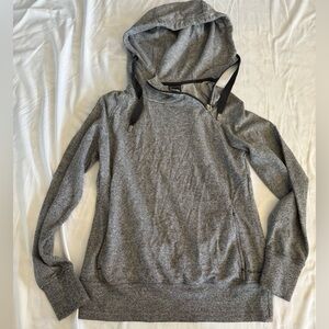 388 The North Face Women's Gray Hoodie Sweater Small